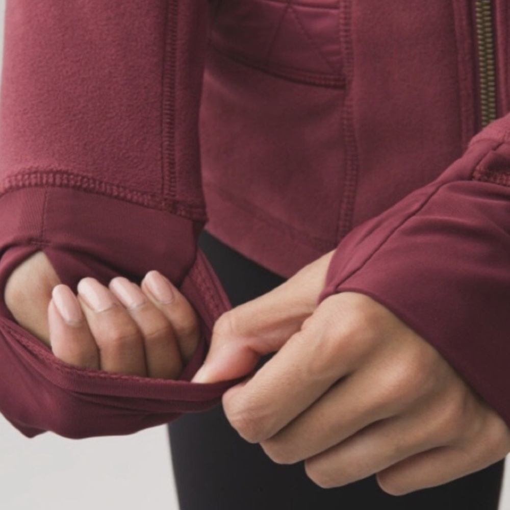 lululemon athletica Fleecy Keen Jacket with removable hood in wine berry - Picture 7 of 11